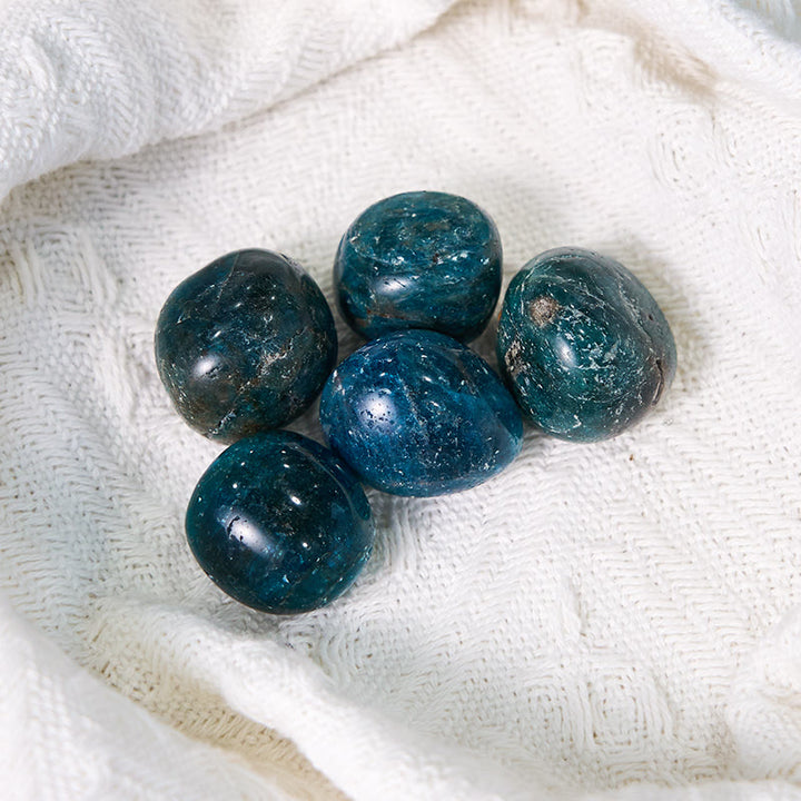Pierre roulée de guérison en apatite bleue naturelle polie Olivenorma
