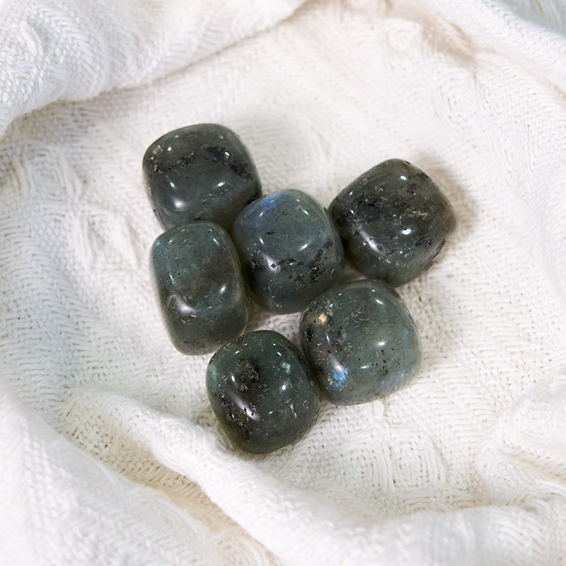 Pierre roulée en labradorite polie naturelle Olivenorma