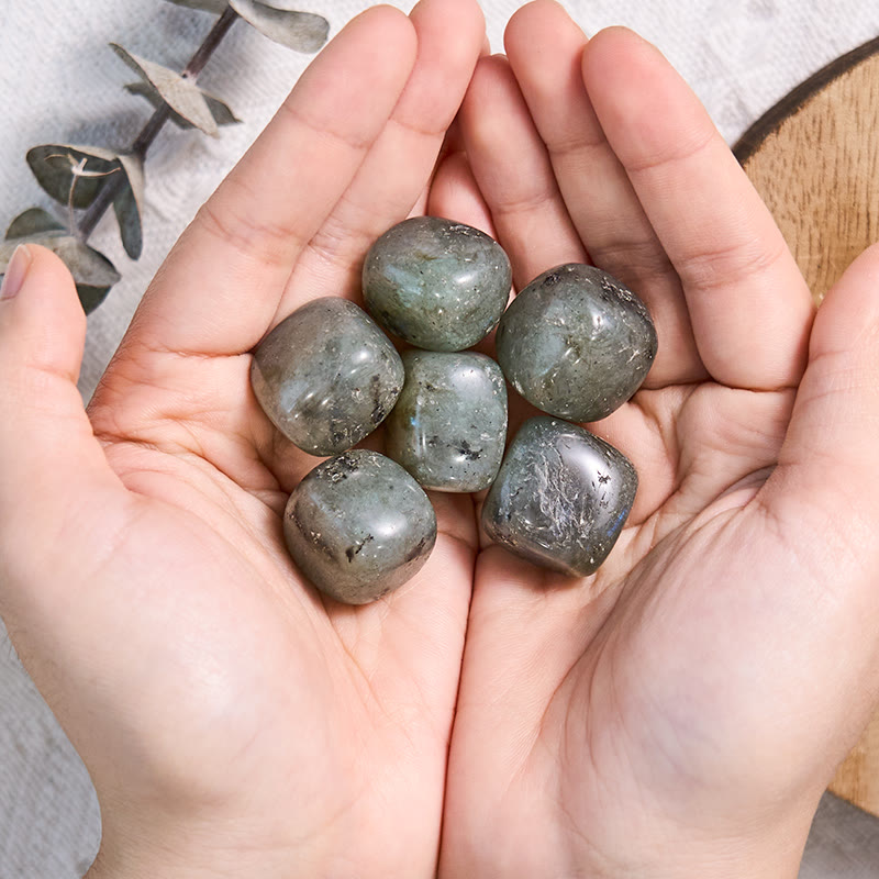 Pierre roulée en labradorite polie naturelle Olivenorma
