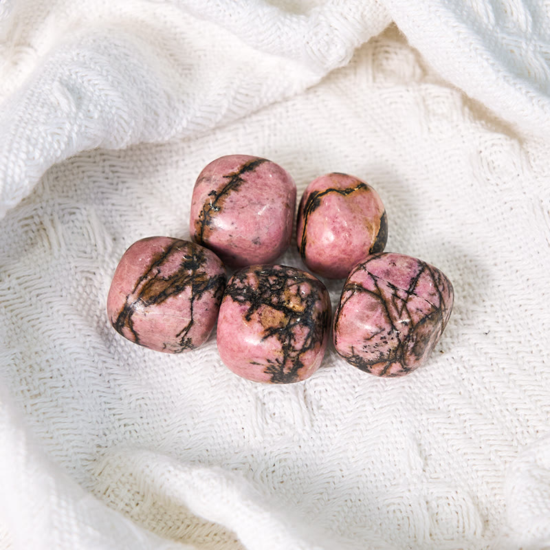 Pierre roulée en vrac de rhodonite irrégulière polie Olivenorma