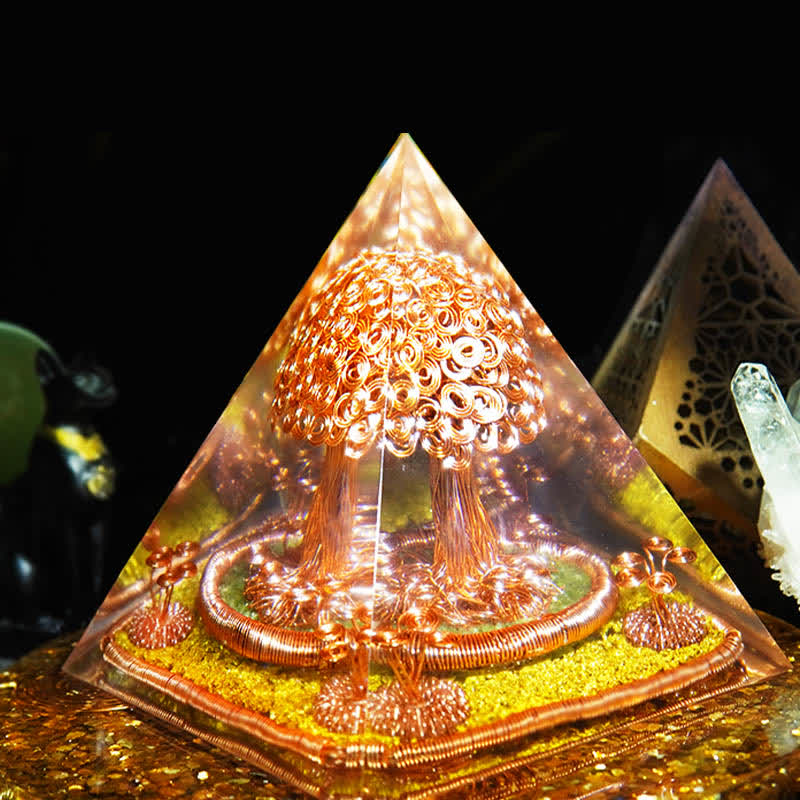 Pyramide d'orgone d'arbre de fil de cuivre de pierre de préhnite d'Olivenorma