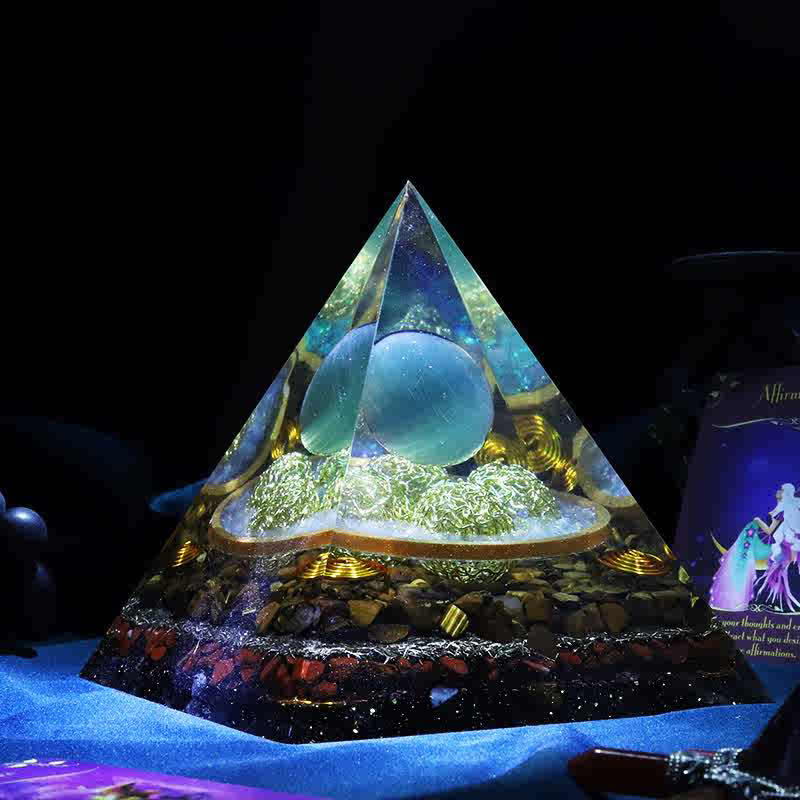 Pyramide d'orgone en pierre œil de chat bleu Olivenorma 14 cm