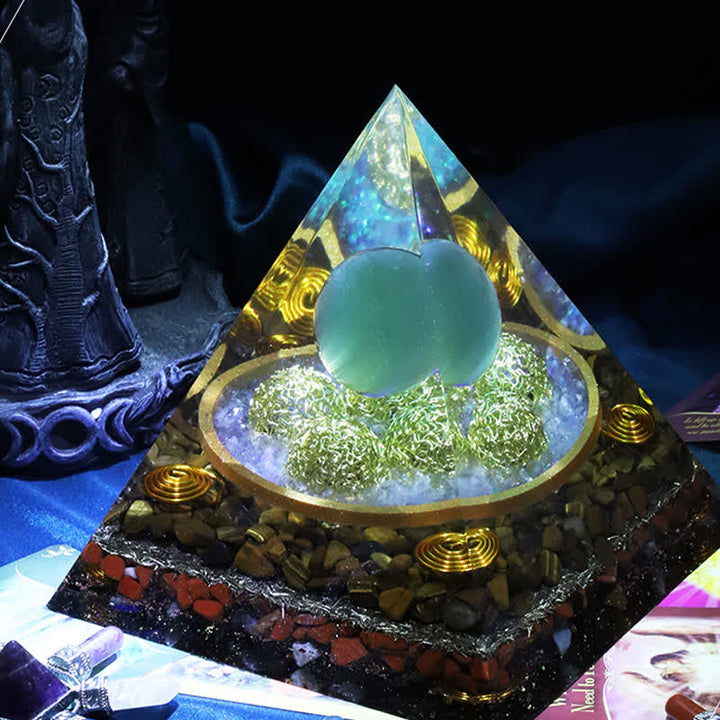 Pyramide d'orgone en pierre œil de chat bleu Olivenorma 14 cm