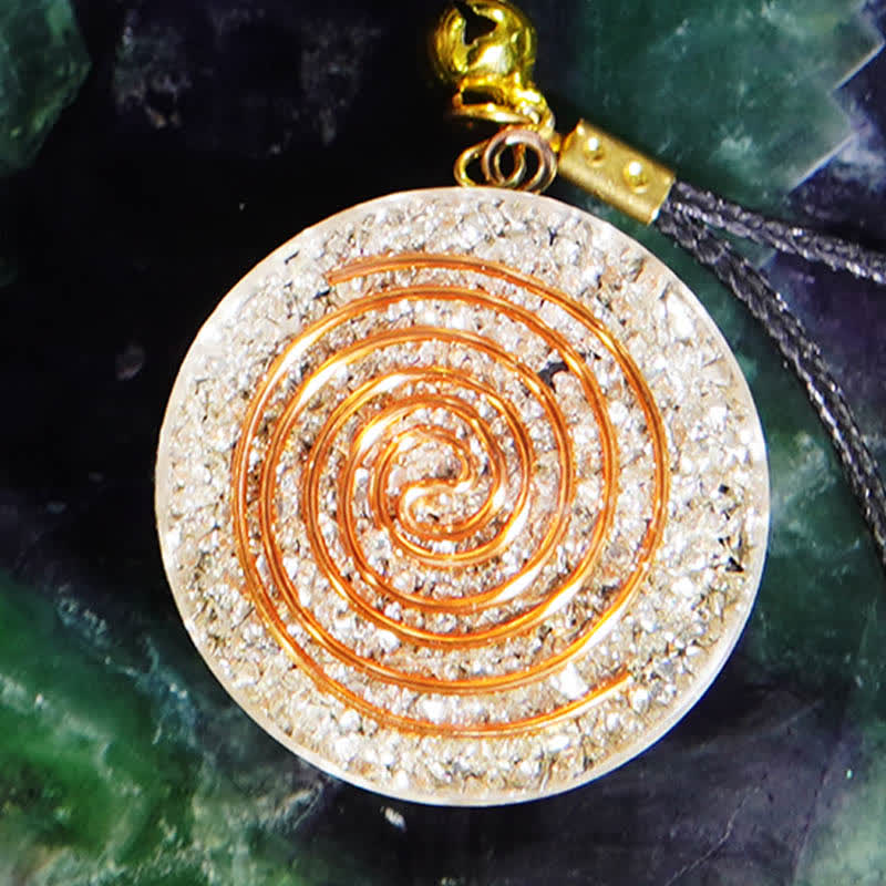 Collier d'orgone en hématite cristal clair et charoïte naturelle d'Olivenorma