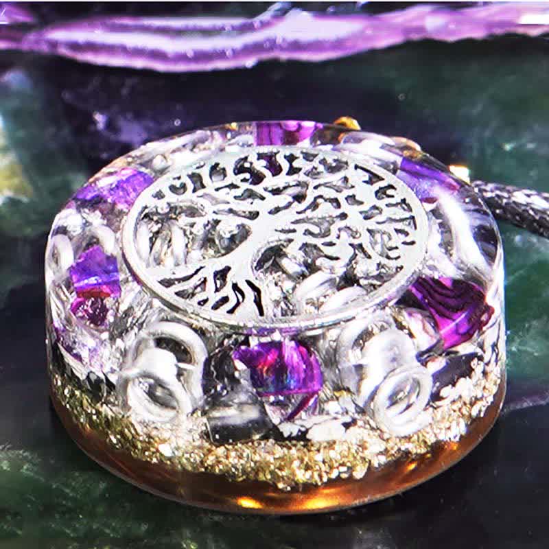 Collier d'orgone en hématite cristal clair et charoïte naturelle d'Olivenorma