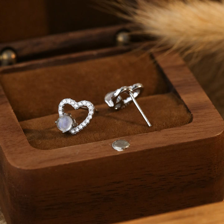 Boucles d'oreilles à tige rondes en pierre de lune en forme de cœur Olivenorma