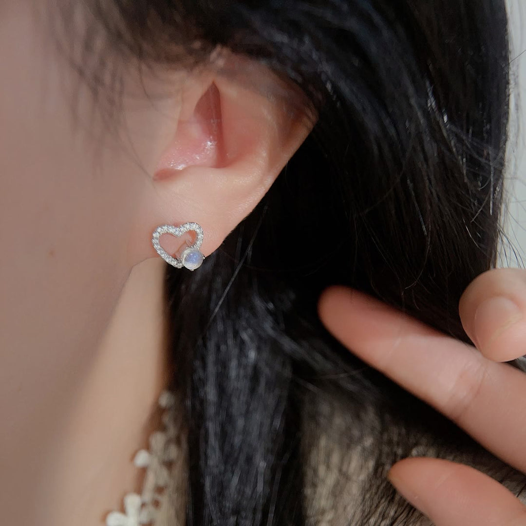 Boucles d'oreilles à tige rondes en pierre de lune en forme de cœur Olivenorma