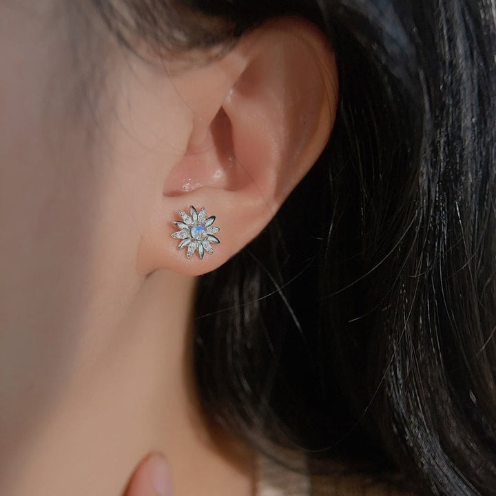 Boucles d'oreilles à tige rondes en pierre de lune en forme de tournesol Olivenorma