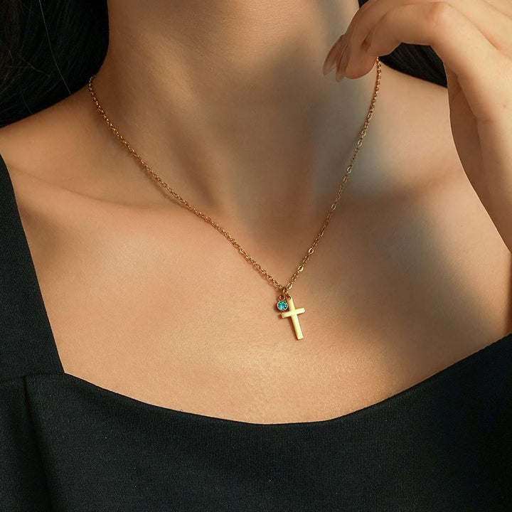 Collier à breloques Olivenorma avec croix aigue-marine et symbole du mauvais œil Hamsa