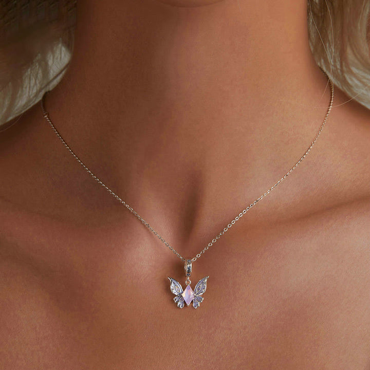 Collier en argent S925 avec breloque en opale en forme de papillon Olivenorma