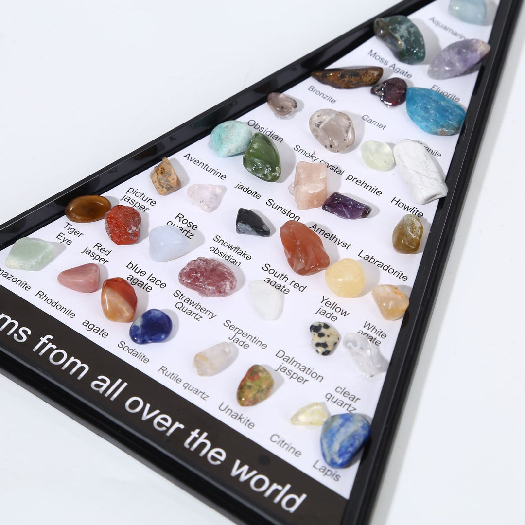 Ensemble de 36 spécimens minéraux triangulaires ornementaux Olivenorma