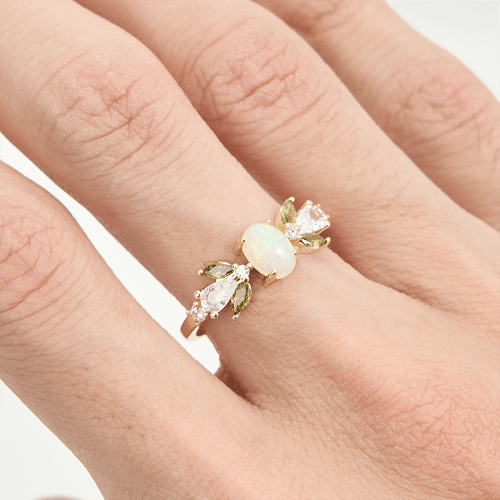 Bague Olivenorma délicate en feuille d'opale et péridot zircon