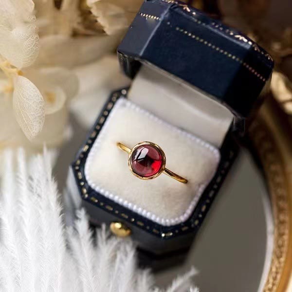 Bague rétro simple en pierre ronde avec grenat Olivenorma