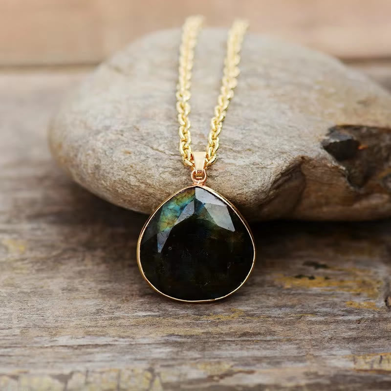 Collier avec pendentif en labradorite taillée en forme de goutte Olivenorma