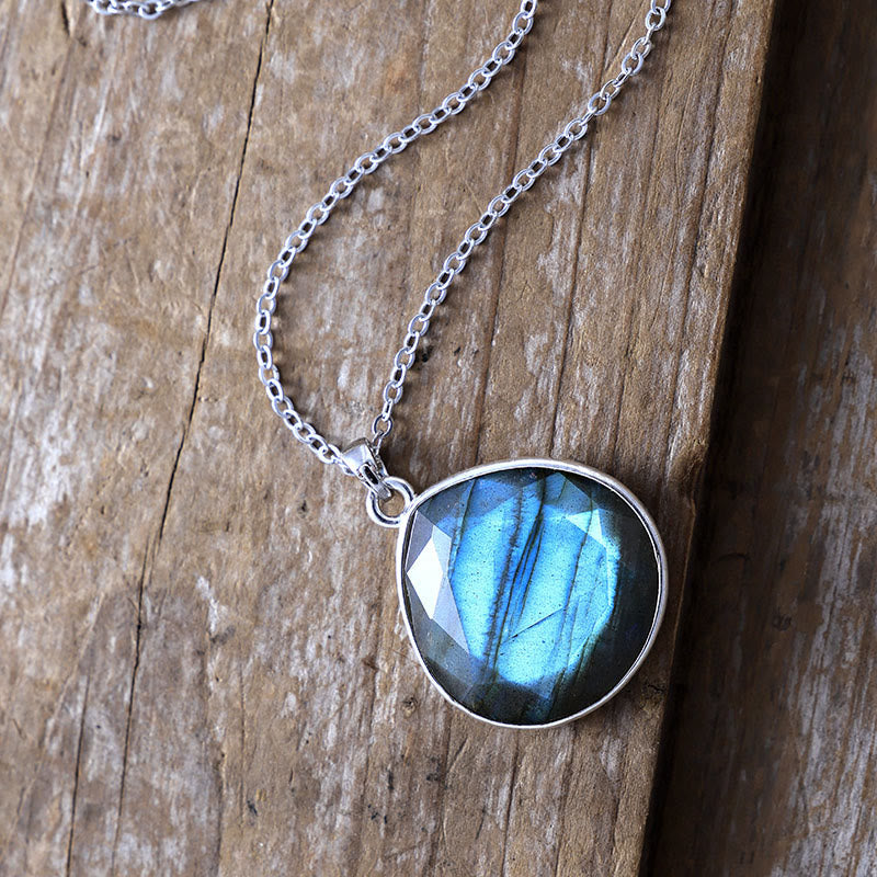 Collier avec pendentif en labradorite taillée en forme de goutte Olivenorma