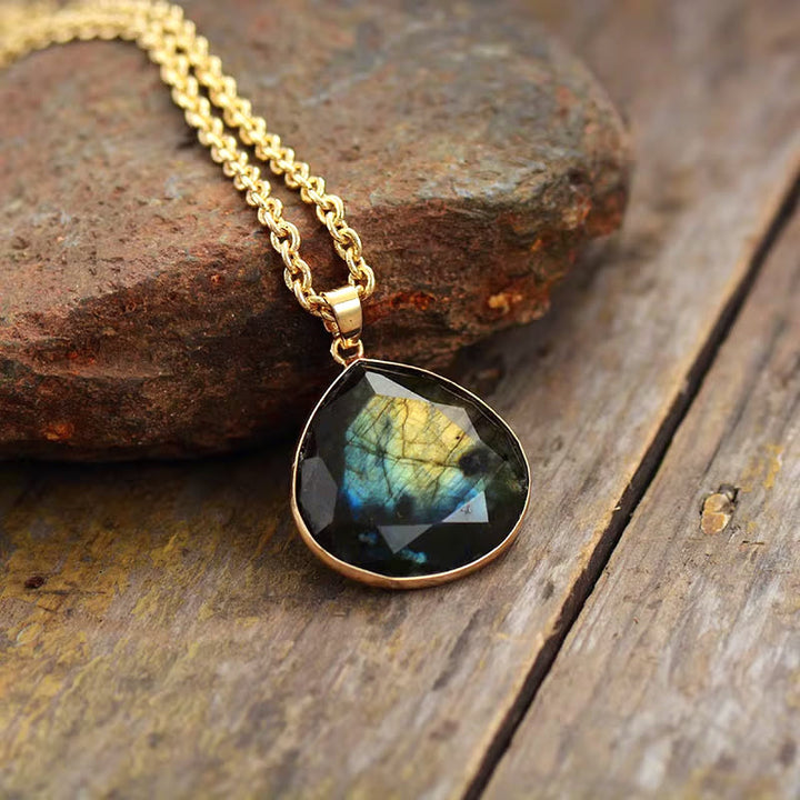 Collier avec pendentif en labradorite taillée en forme de goutte Olivenorma