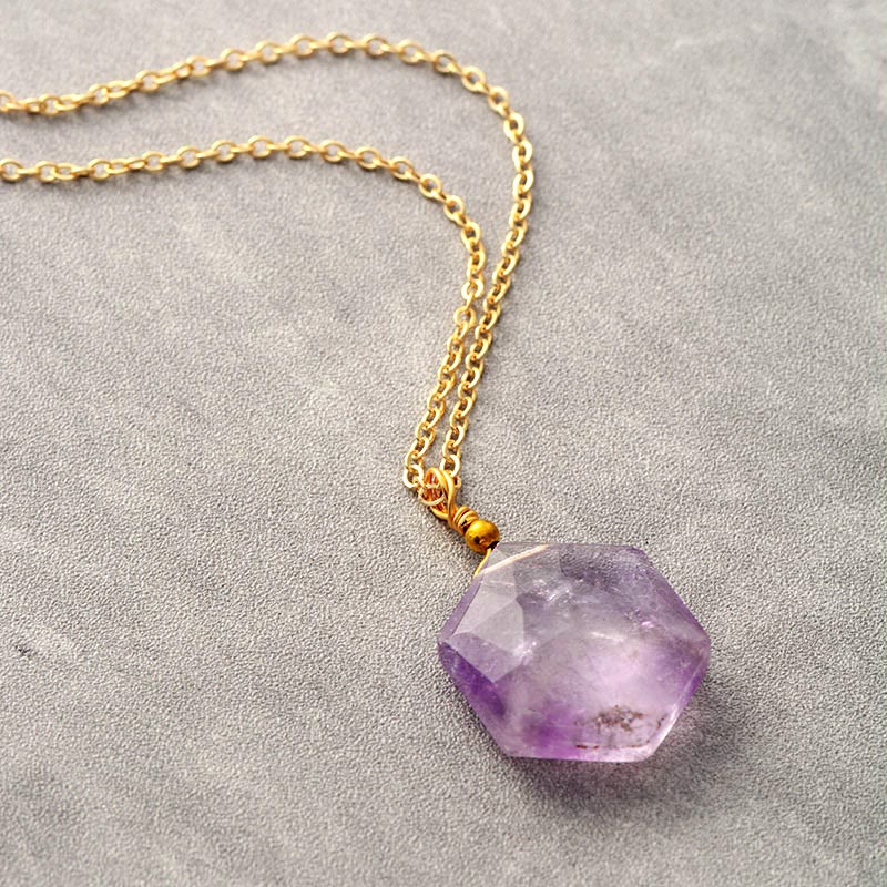 Collier avec pendentif en pierre naturelle à coupe hexagonale Olivenorma