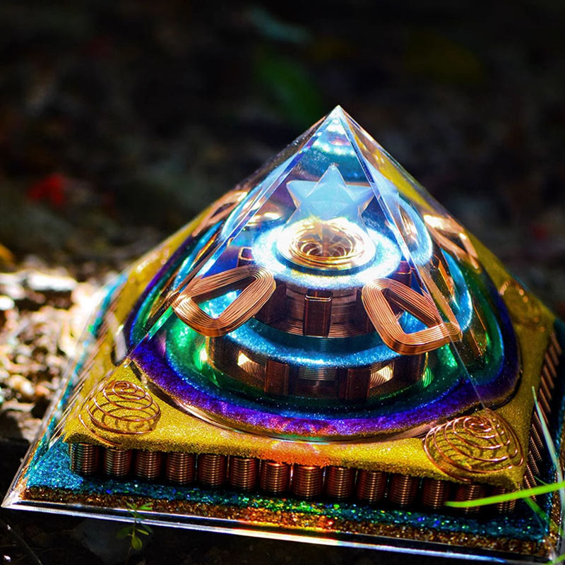 Pyramide d'orgone en opalite taillée en cubèbe de Metatron Olivenorma