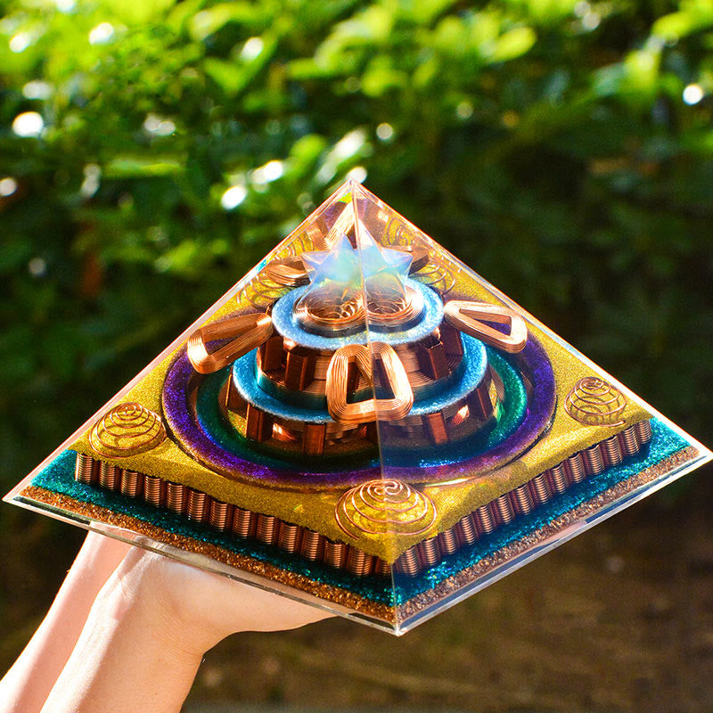 Pyramide d'orgone en opalite taillée en cubèbe de Metatron Olivenorma