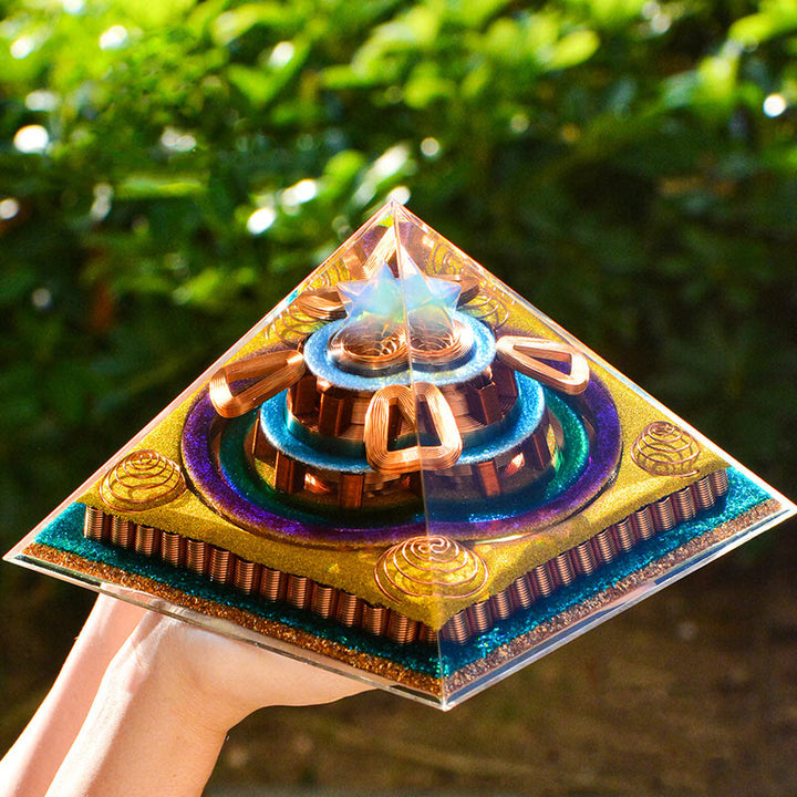 Pyramide d'orgone en opalite taillée en cubèbe de Metatron Olivenorma