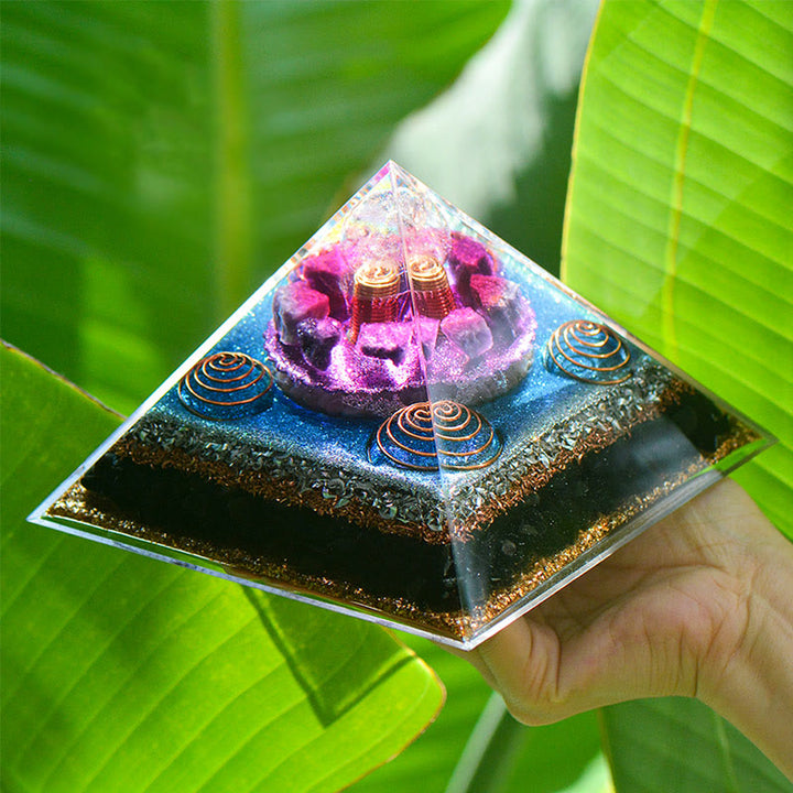 Pyramide d'orgone en obsidienne et améthyste « Sept étoiles » Olivenorma