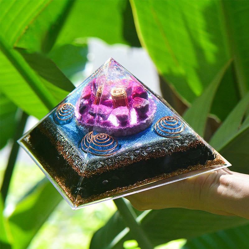 Pyramide d'orgone en obsidienne et améthyste « Sept étoiles » Olivenorma