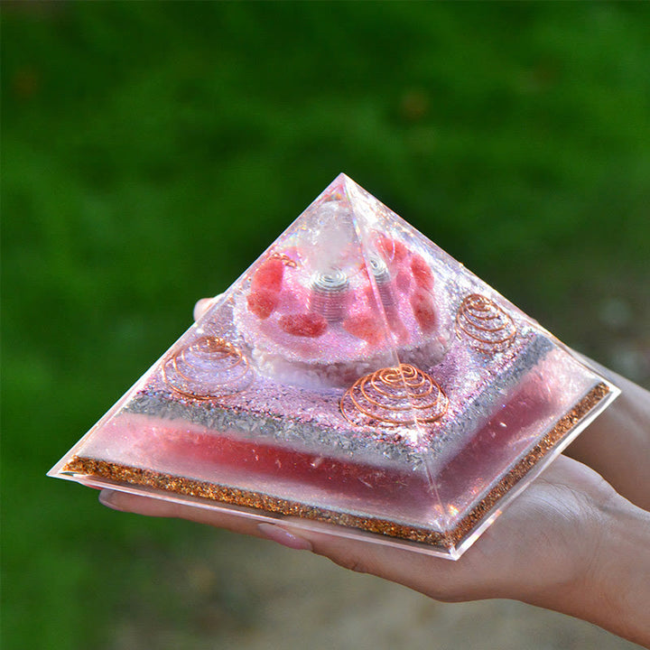 Pyramide orgonite en quartz fraise lépidolite Olivenorma « Love Magic »