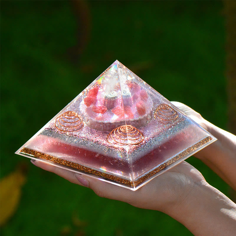 Pyramide orgonite en quartz fraise lépidolite Olivenorma « Love Magic »