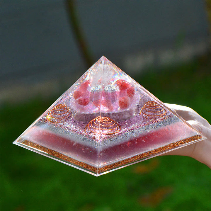 Pyramide orgonite en quartz fraise lépidolite Olivenorma « Love Magic »