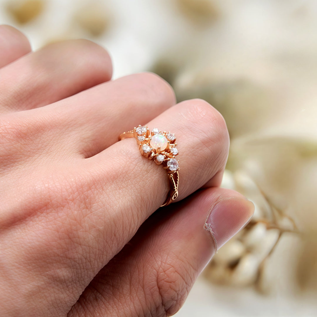 Bague Olivenorma "Snowflake" en opale naturelle et zircon blanc
