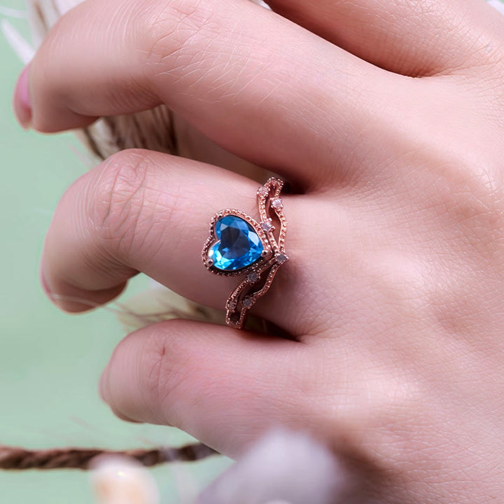 Bague en forme de couronne avec topaze bleue en forme de cœur Olivenorma