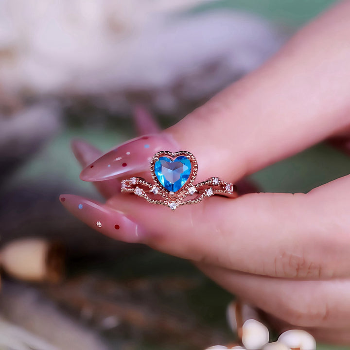 Bague en forme de couronne avec topaze bleue en forme de cœur Olivenorma