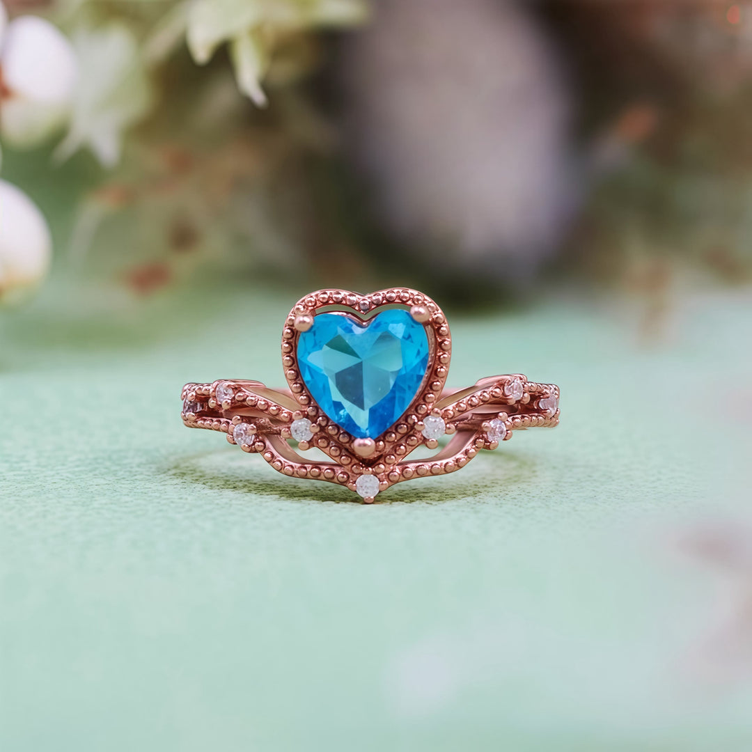 Bague en forme de couronne avec topaze bleue en forme de cœur Olivenorma