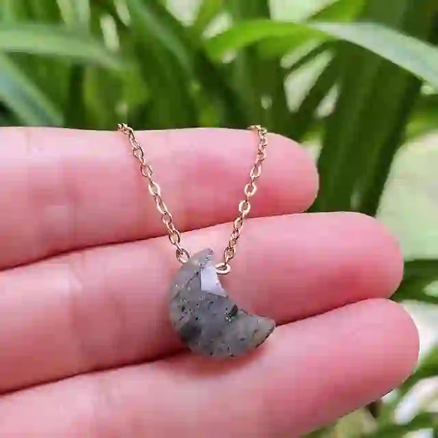 Collier Olivenorma en acier inoxydable avec cristal naturel taillé en lune