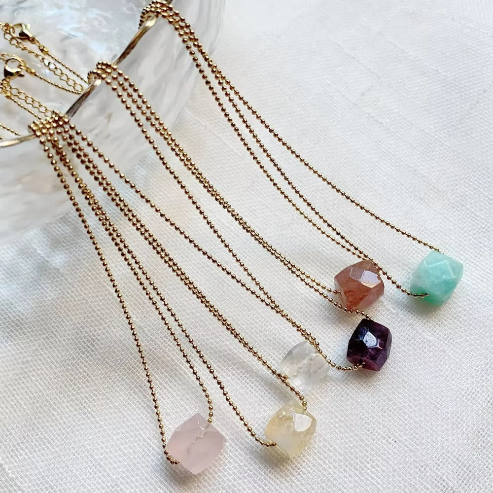 Collier pendentif carré en cristal naturel Olivenorma