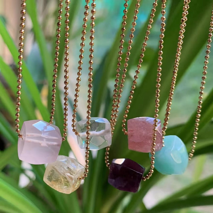 Collier pendentif carré en cristal naturel Olivenorma