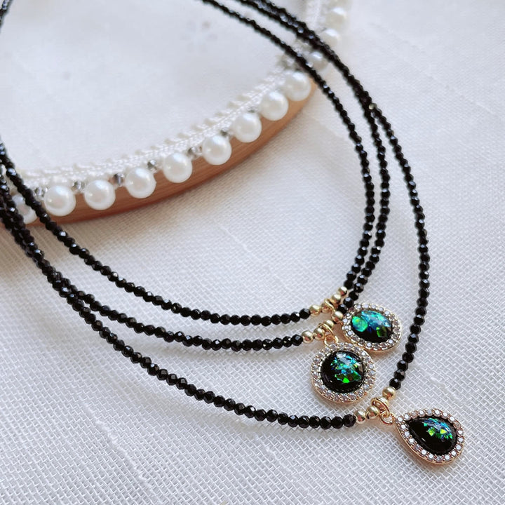 Collier avec pendentif en opale verte et perles d'obsidienne Olivenorma