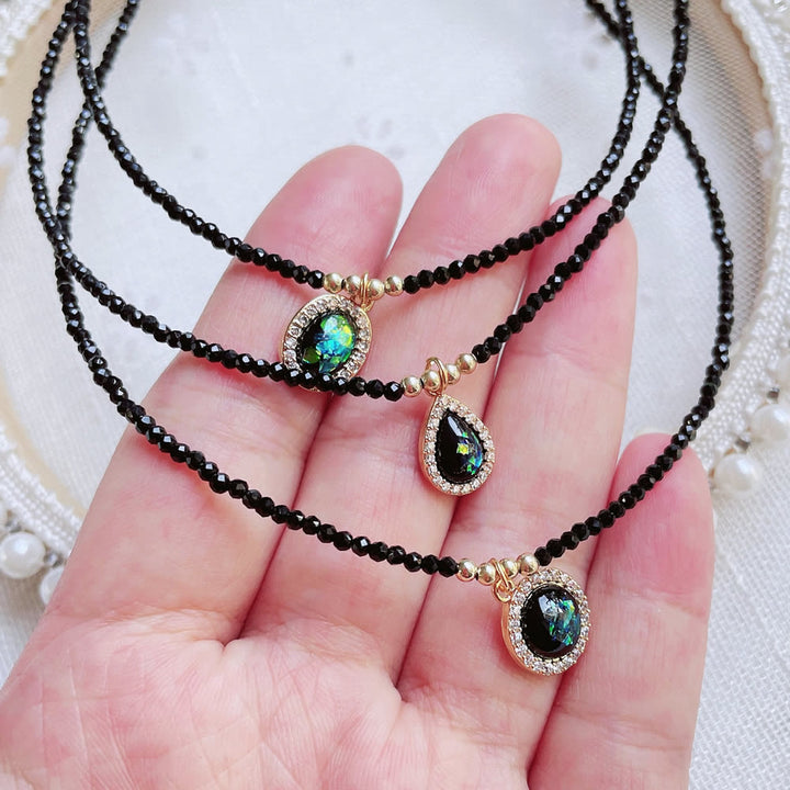 Collier avec pendentif en opale verte et perles d'obsidienne Olivenorma