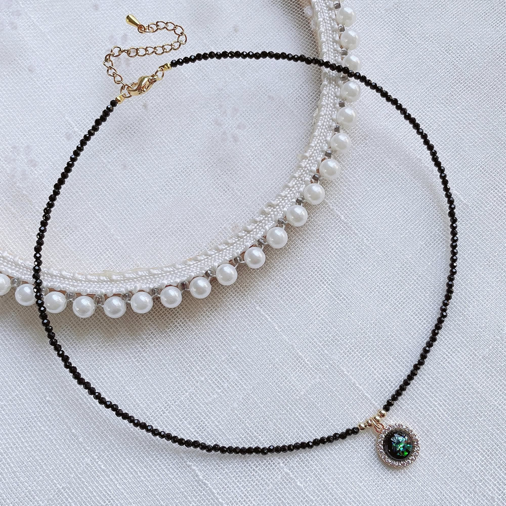 Collier avec pendentif en opale verte et perles d'obsidienne Olivenorma