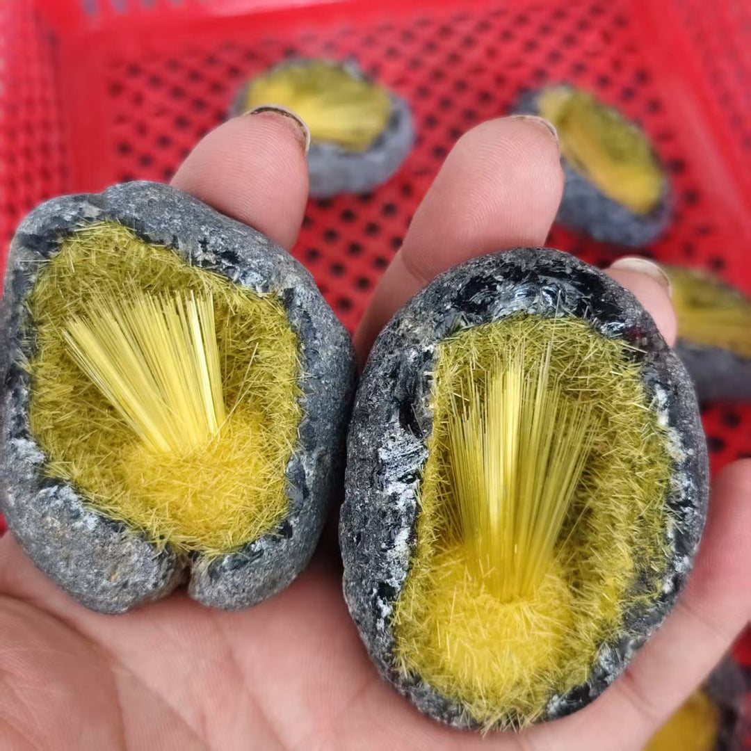 Décoration en pierre précieuse en forme d'œuf et d'aiguille en grappe de minerai de cheveux bleus Olivenorma