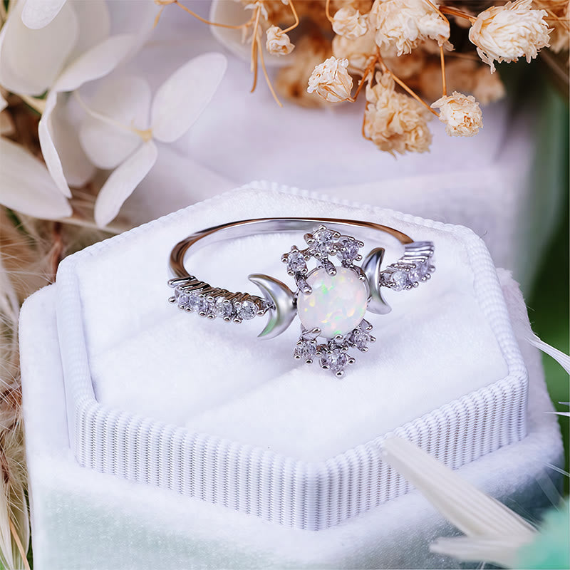 Bague déesse triple lune Olivenorma en opale blanche et zircon blanc
