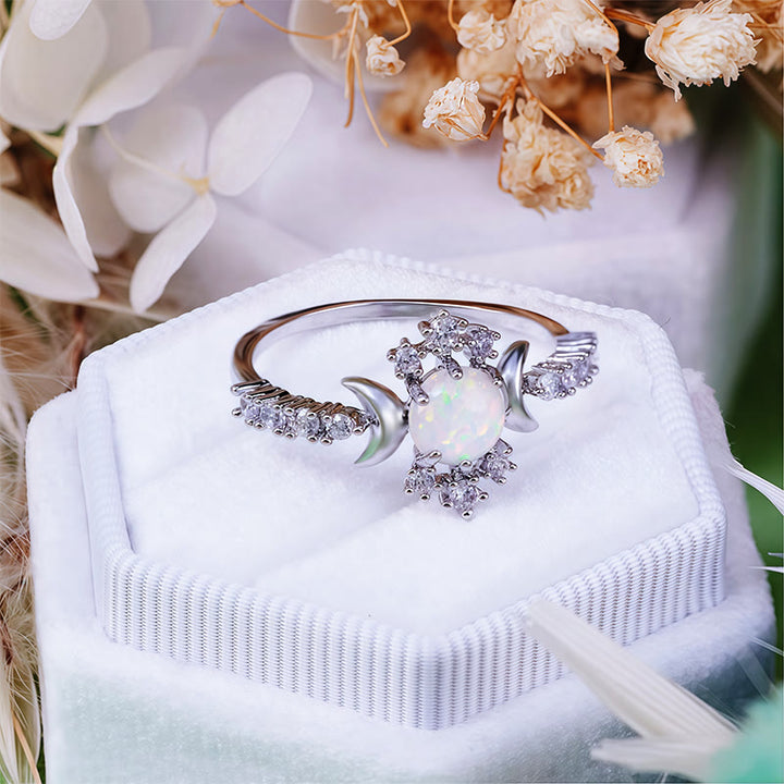 Bague déesse triple lune Olivenorma en opale blanche et zircon blanc