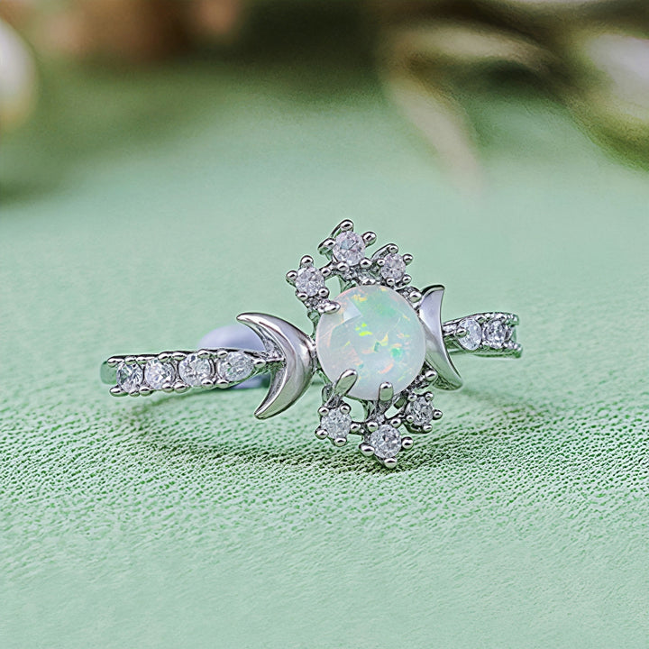 Bague déesse triple lune Olivenorma en opale blanche et zircon blanc