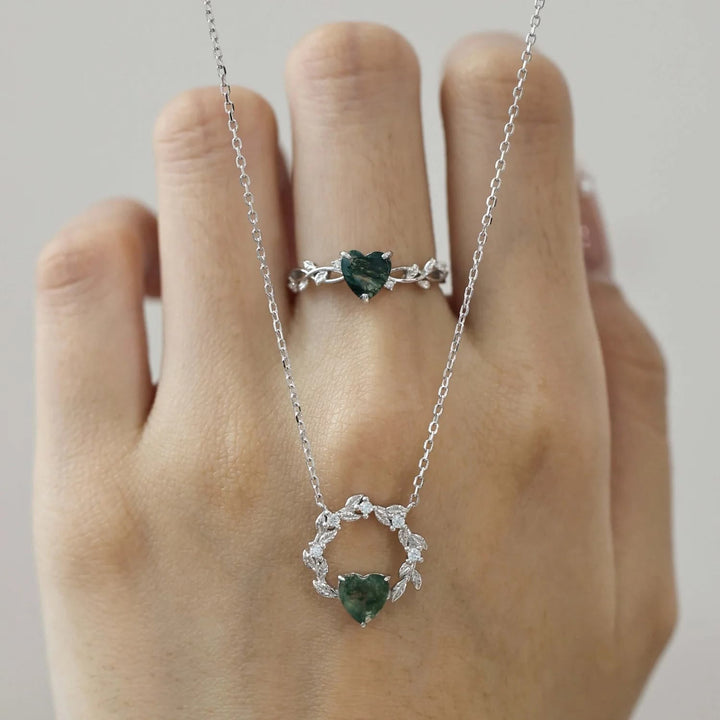 Boucles d'oreilles, collier et bague en agate mousse taillée en cœur Olivenorma
