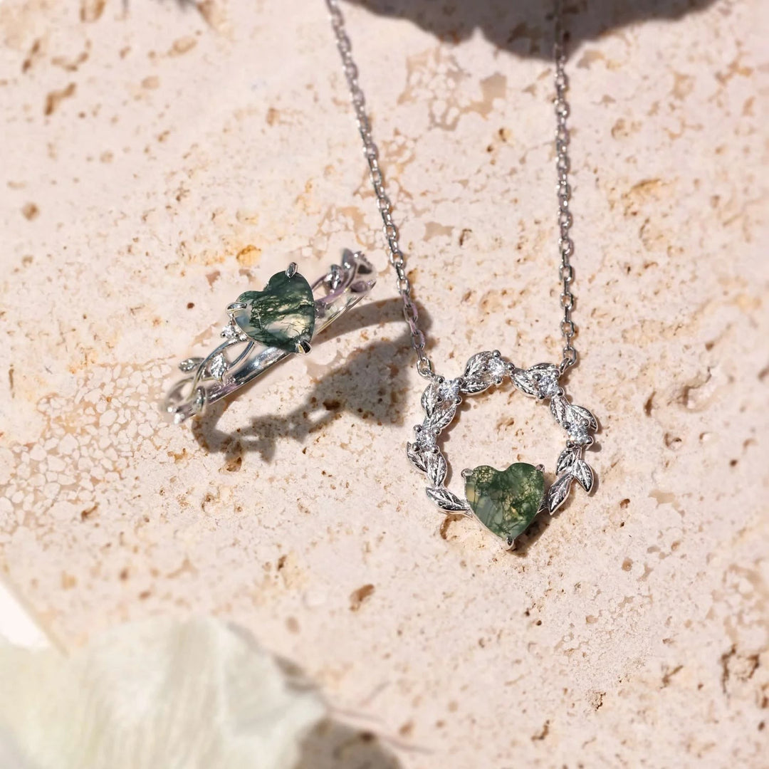 Boucles d'oreilles, collier et bague en agate mousse taillée en cœur Olivenorma