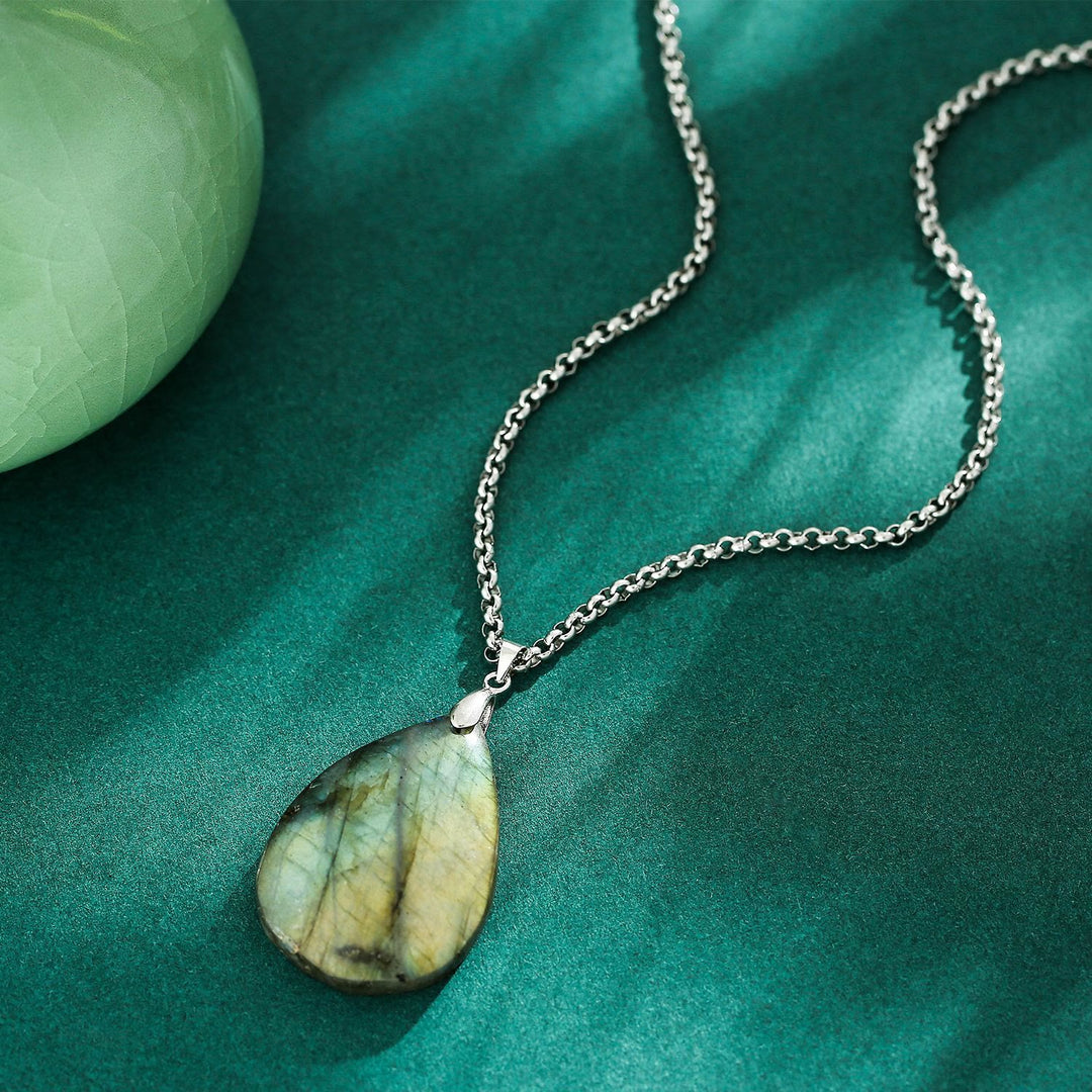 Collier pendentif goutte d'eau en labradorite Olivenorma