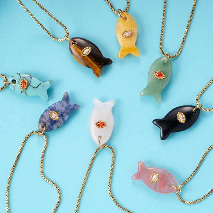 Collier pendentif en forme de poisson taillé en pierre naturelle Olivenorma