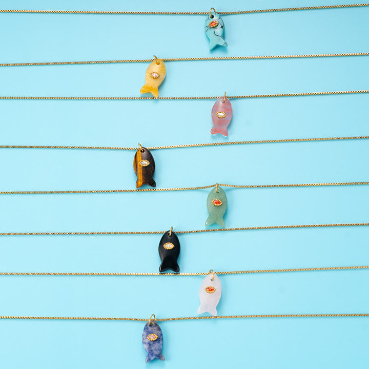 Collier pendentif en forme de poisson taillé en pierre naturelle Olivenorma