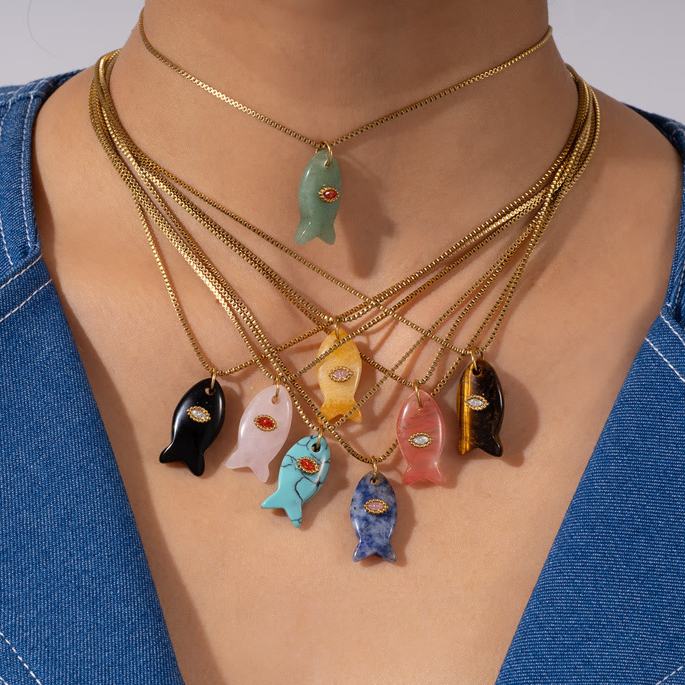 Collier pendentif en forme de poisson taillé en pierre naturelle Olivenorma