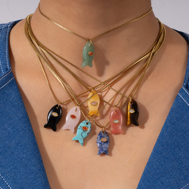 Collier pendentif en forme de poisson taillé en pierre naturelle Olivenorma